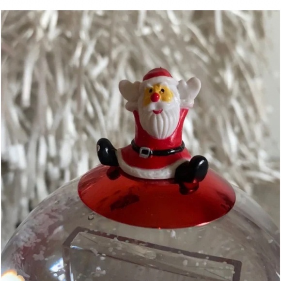 🪞 NEW light up holiday santa glow decorative snow globe - Picture 4 of 6